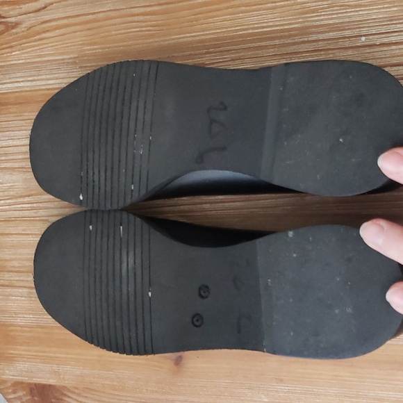 SALVATORE FERRAGAMO Classic Vara Black/Black Patent Bow Pump - Picture 11 of 12